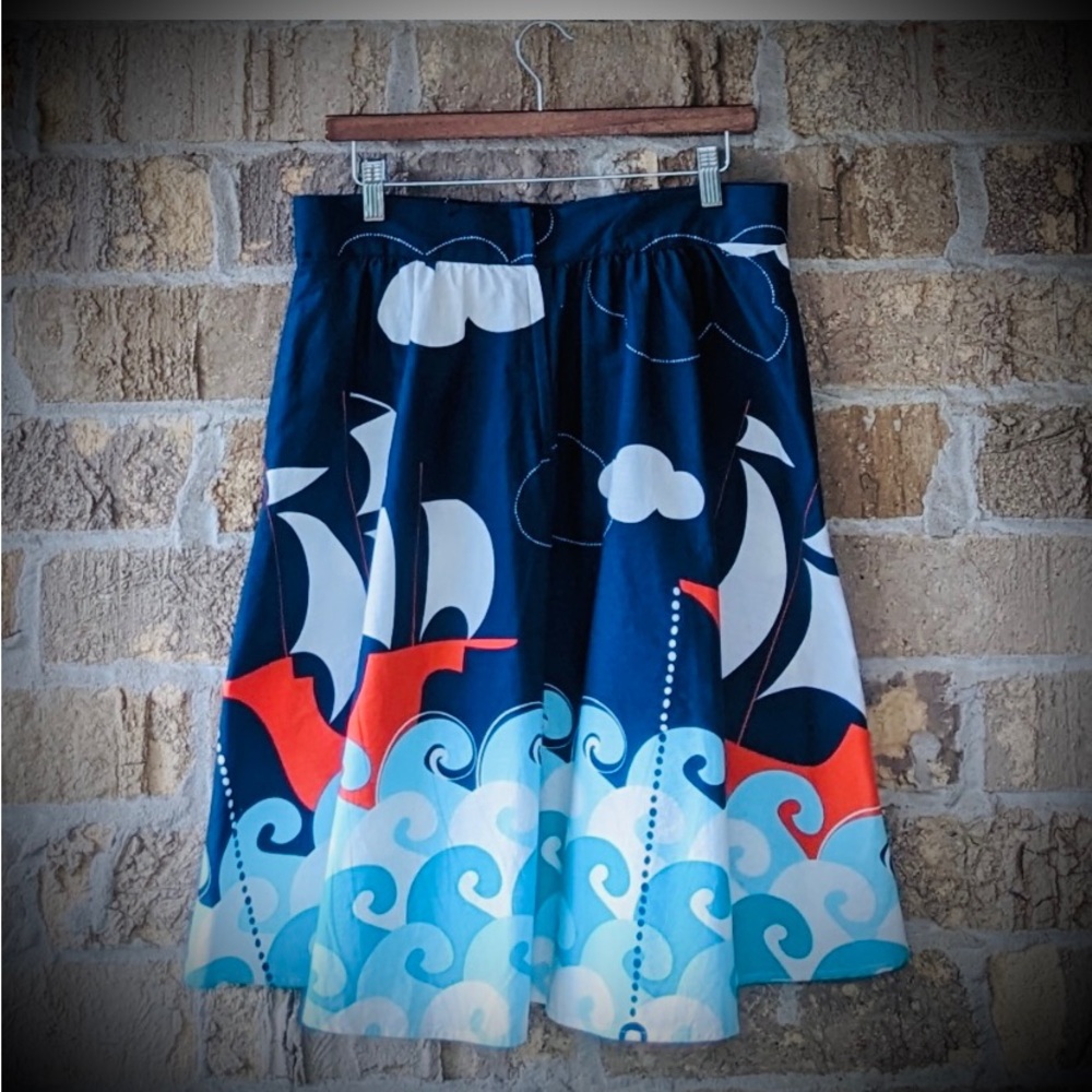 Retrolicious Skirt size small w/pockets